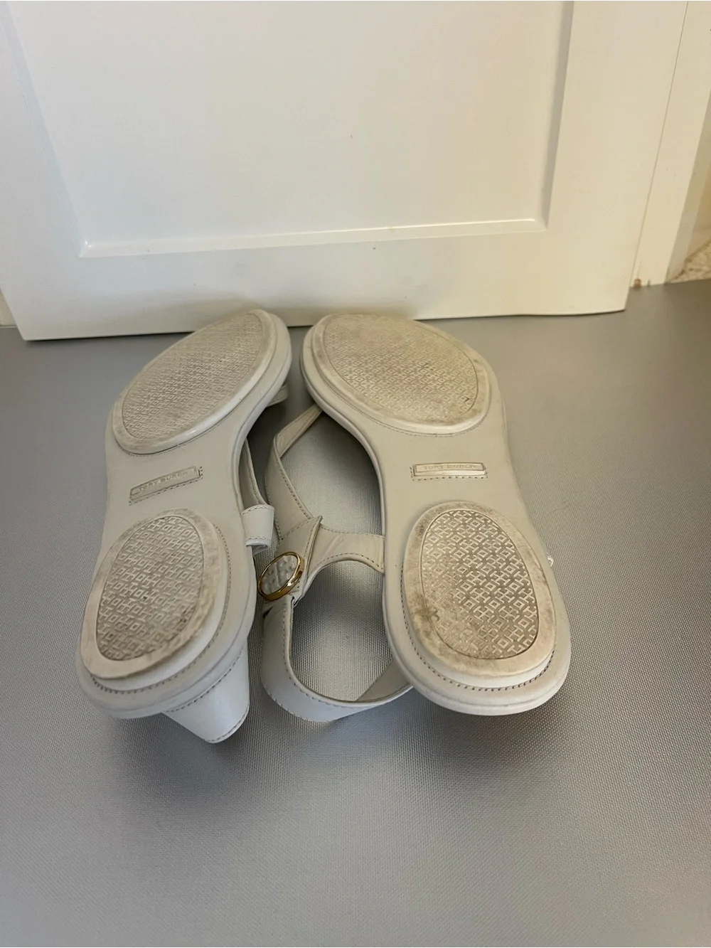 Tory Burch Women's Beige T-Strap Thong Sandals - Neutral Casual Style Sz 10.5M